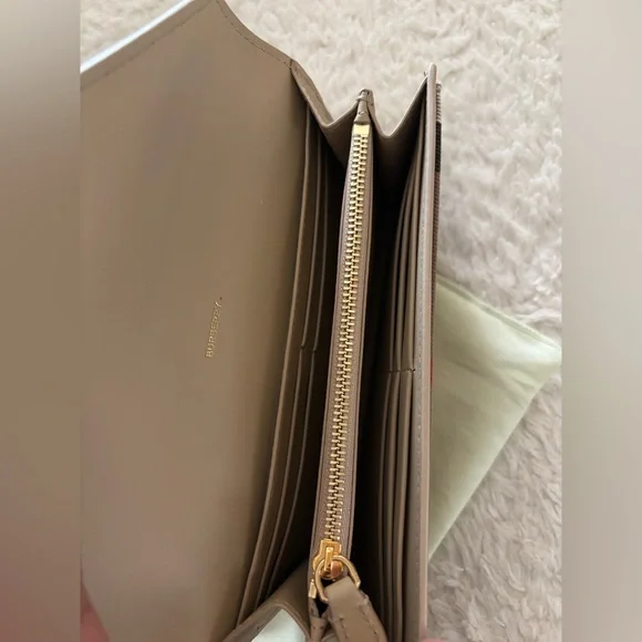 NWOT Burberry Tan and Brown Checkered Long Wallet - Pristine Brand New - Picture 4 of 6